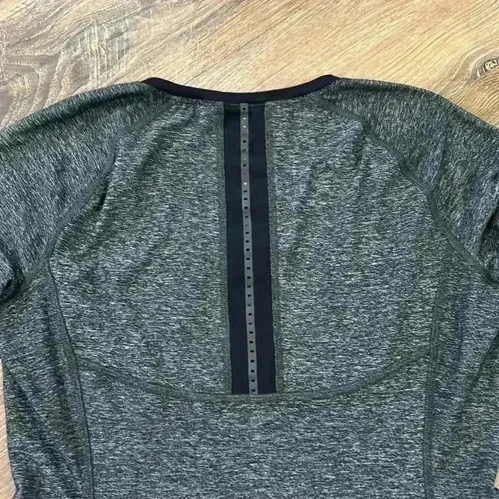 Lululemon Women’s Pace Pusher long sleeve shirt black/gray with back pocket sz8 - Picture 12 of 16